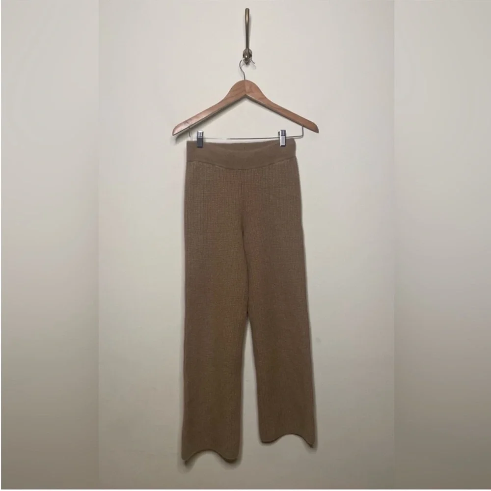 ALO Yoga Cashmere High-Waist Plush Waffle Pant in Toasted Almond